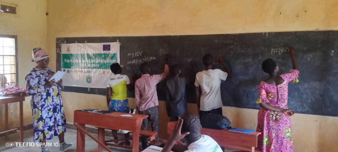 Suivi des activités d’alphabétisation des jeunes à Gasenyi