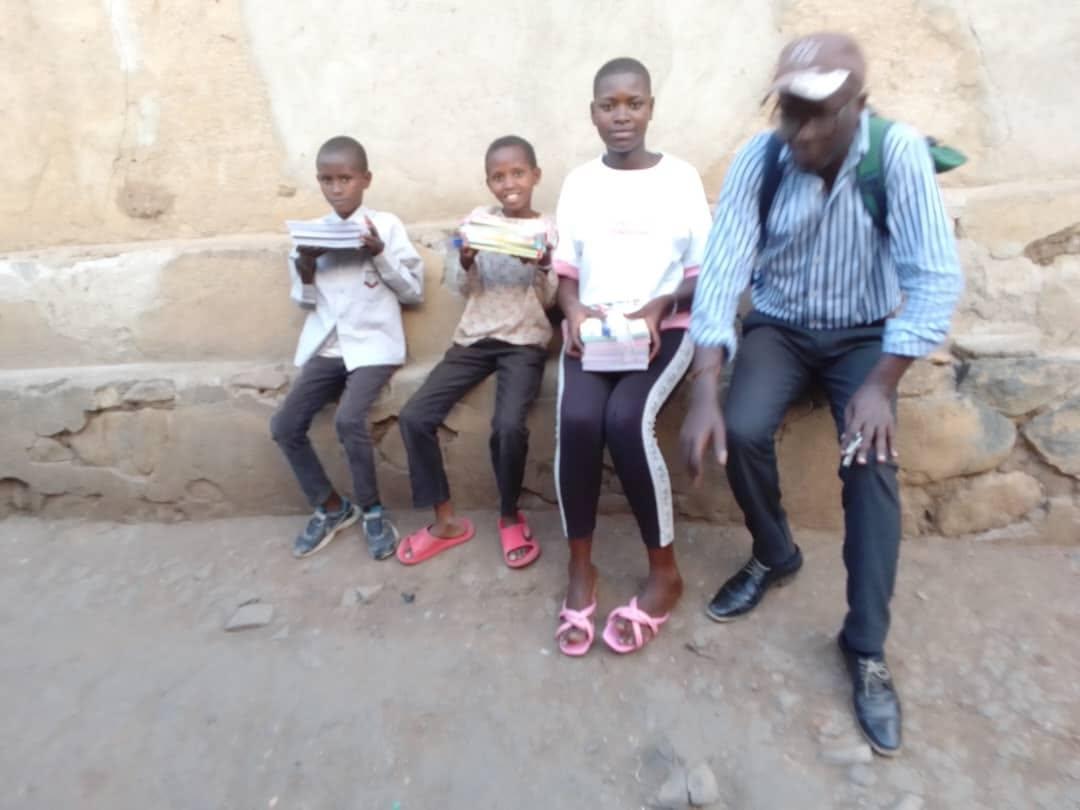 Ineza y’Abana et l’APEDEC soutiennent la scolarité de 25 enfants